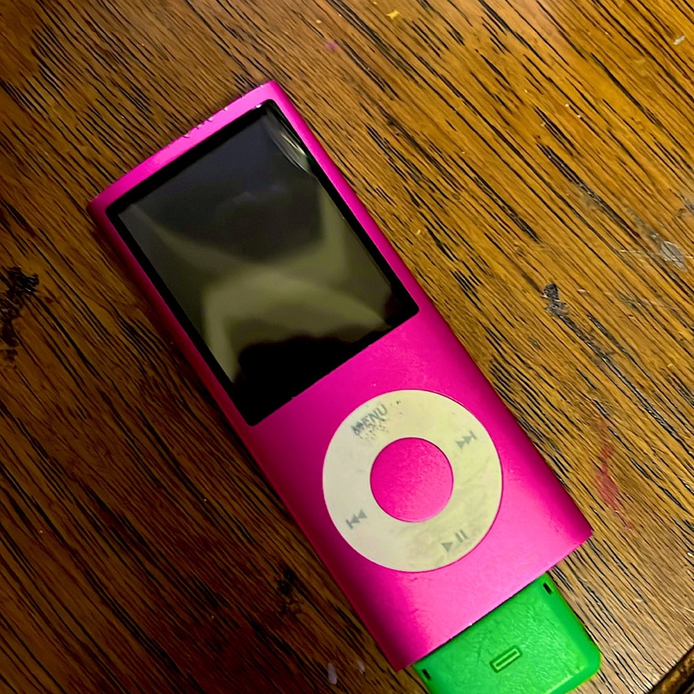 -Apple IPod nano 8g 4th generation -